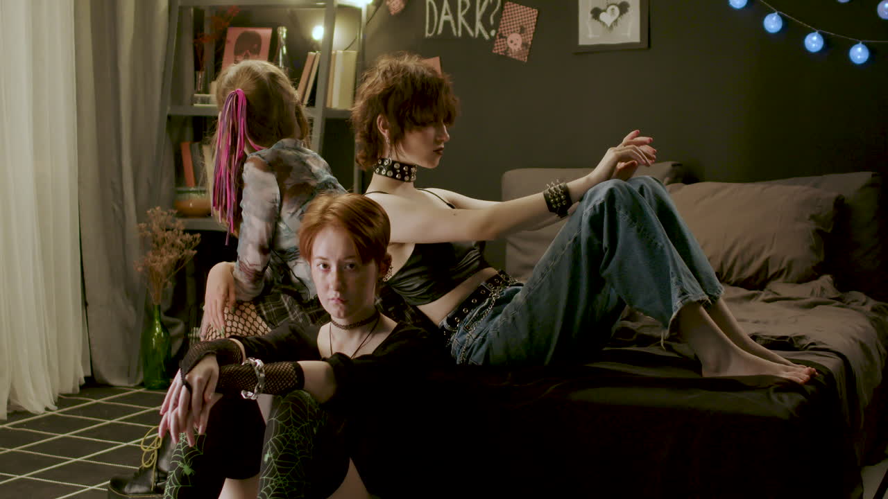 침실에 있는 친구들