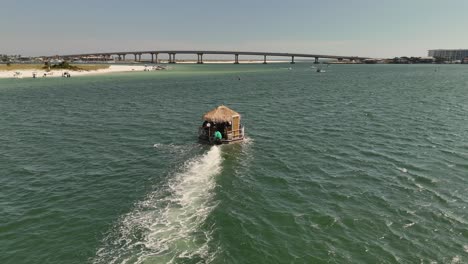 Bar-Flotante-Tili-Hut-Cerca-De-La-Isla-Robinson-Alabama