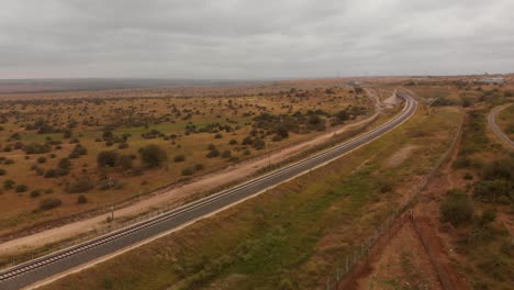 La-Línea-De-Tren-Expreso-Madaraka-De-Mombasa-A-Nairobi,-Cerca-De-La-Terminal-En-Nairobi