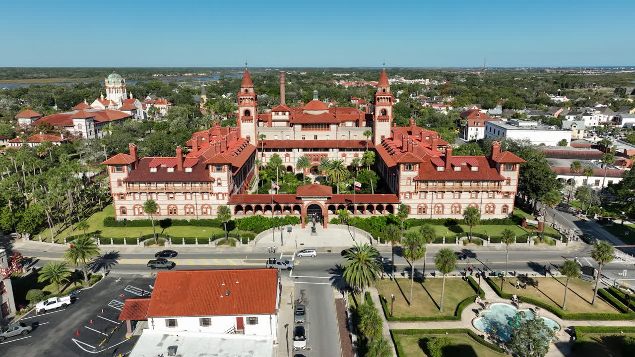 Ripresa aerea con drone del Flagler College nel centro di St. Augustine, Florida
