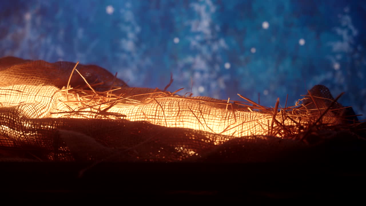 luz que brilla desde un pesebre en navidad