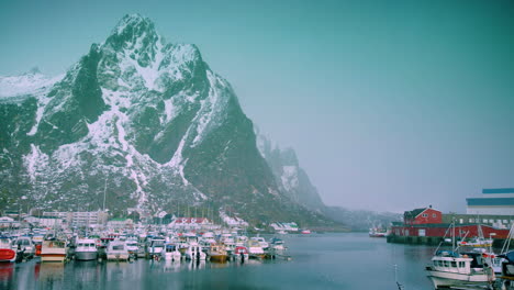 Snow-falls-on-Svolvaer-harbour,-Lofoten