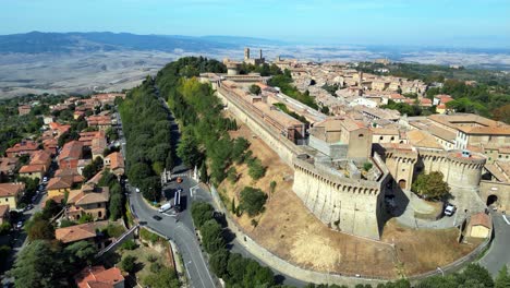 volterra por aire: un viaje a través de la historia y la cultura en el corazón de la toscana, italia