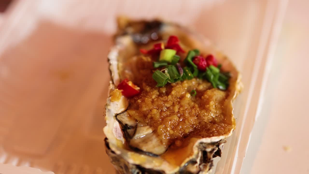 맛있는 조개와 활기찬 토핑