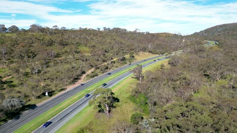 Tráfico-En-Hinmarsh-Drive-Adyacente-A-O&#39;malley-Cerca-De-Canberra-En-El-Acto-En-Australia