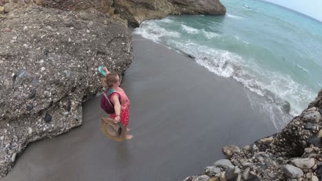 Spanien-Strand-Von-Malaga-Nerja-An-Einem-Bewölkten-Sommertag-Mit-Einer-Drohne-Und-Einer-Stabilisierten-Action-Cam-16