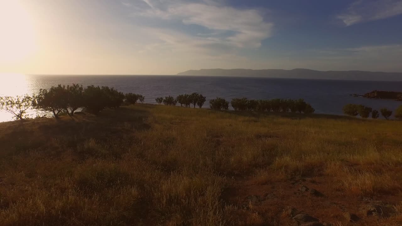 antena: puesta de sol en los acantilados de molyvos, lesbos