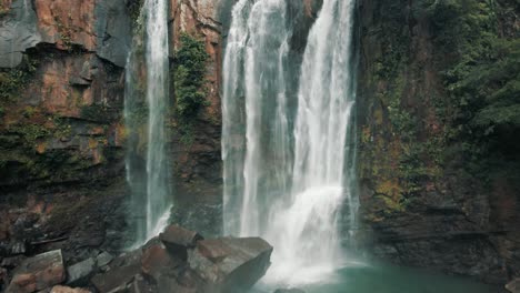 vista subjetiva en primera persona de las cataratas de nauyaca en costa rica