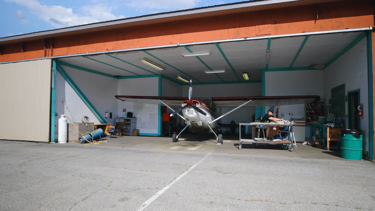 항공 우주 거에서 일하는 엔지니어