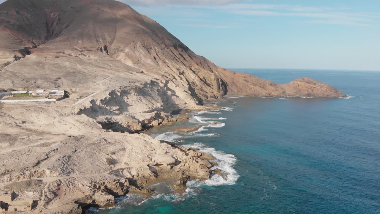 porto dos frades en la isla de porto santo, madeira