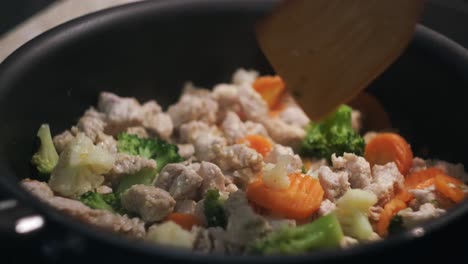 cooking chicken stir-fry with vegetables