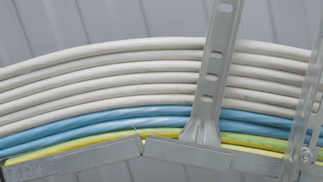 cableado eléctrico aéreo y gestión de cables