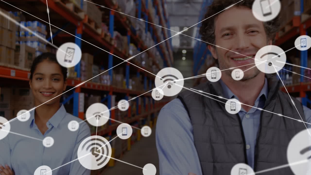 animación de la red de conexiones con iconos sobre trabajadores de almacén diversos felices