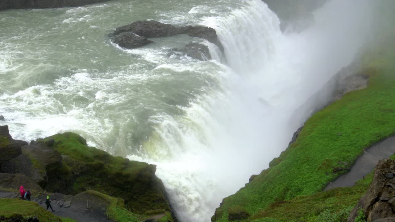 paisaje de las cataratas de gullfoss en islandia.