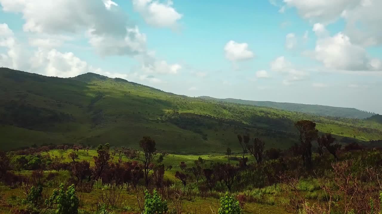 Naturskønt landskab omkring Mount Elgon i Kenya - vidvinkelbillede