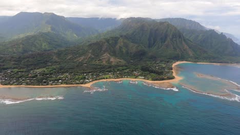 Tunnels-beach,-Kauai,-Hawaii,-USA