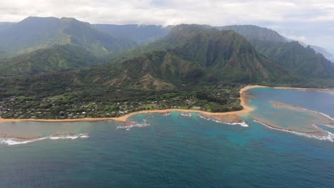 la playa de los túneles, kauai, hawai, ee. uu.