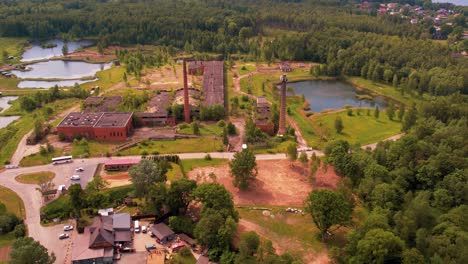 Pequeño-Pueblo-Tuja-Junto-Al-Mar