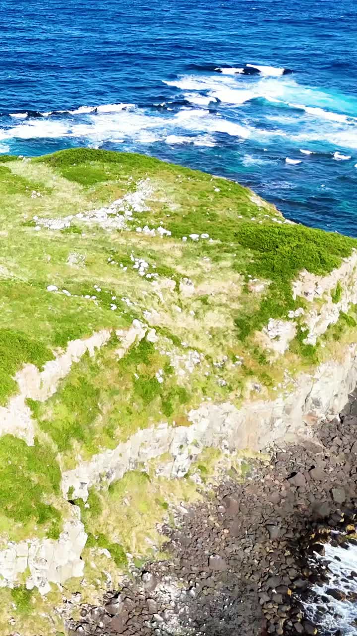 drones capturan impresionantes paisajes de islas y océanos