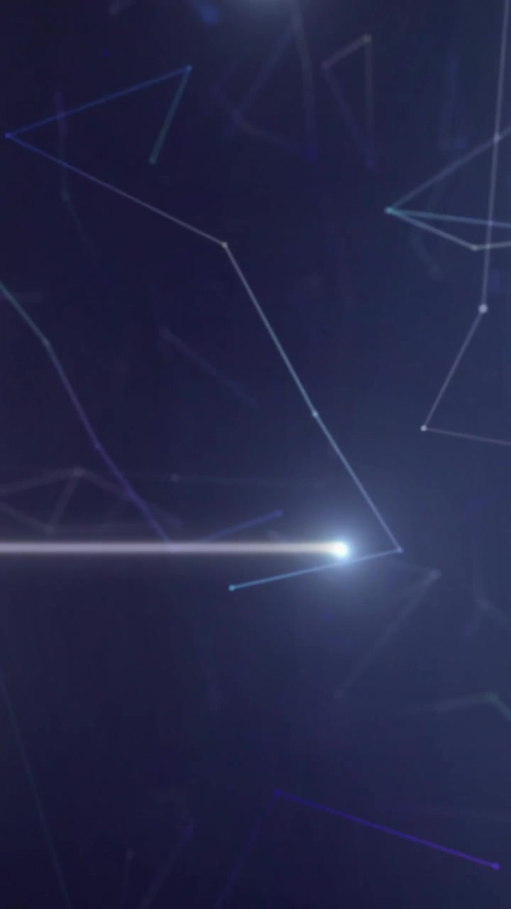 Animazione di scie luminose su elaborazione di dati digitali su sfondo nero.