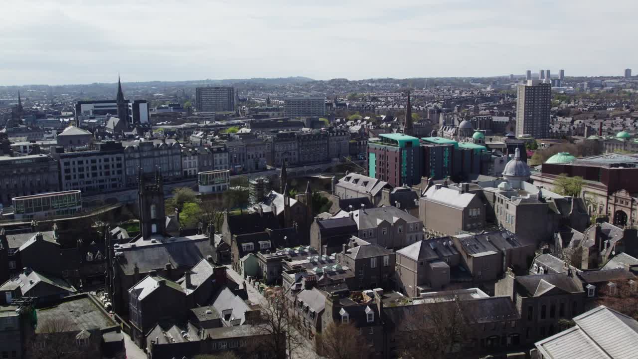 애버딘은 스코틀랜드 북동쪽에 위치한 아름다운 도시입니다.