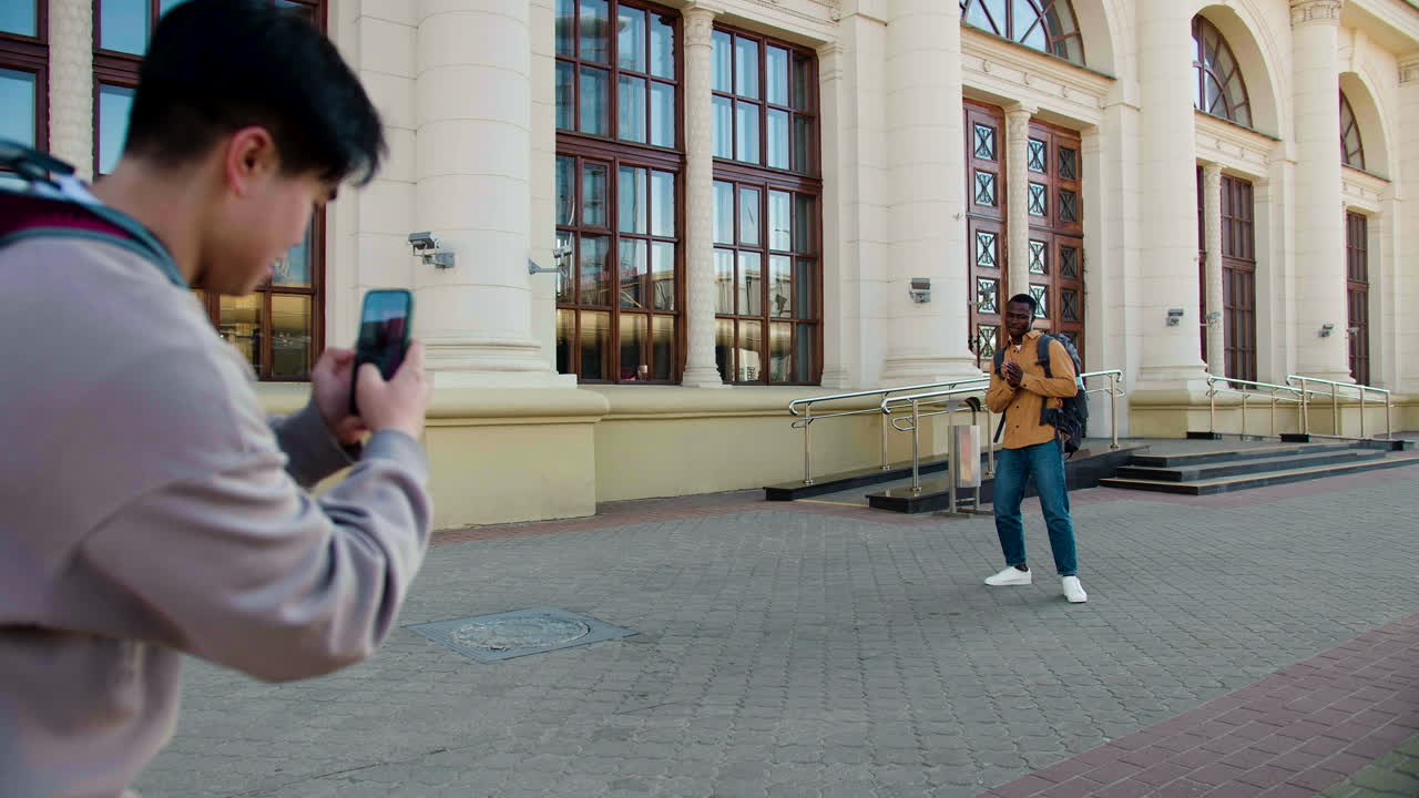 amigos tomando fotos