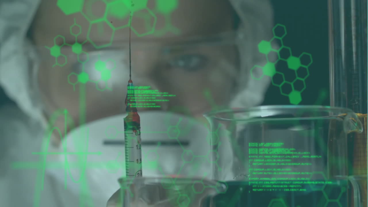연구실에서 일하는 백인 여성 과학자에 대한 데이터 처리 및 화학 공식의 애니메이션