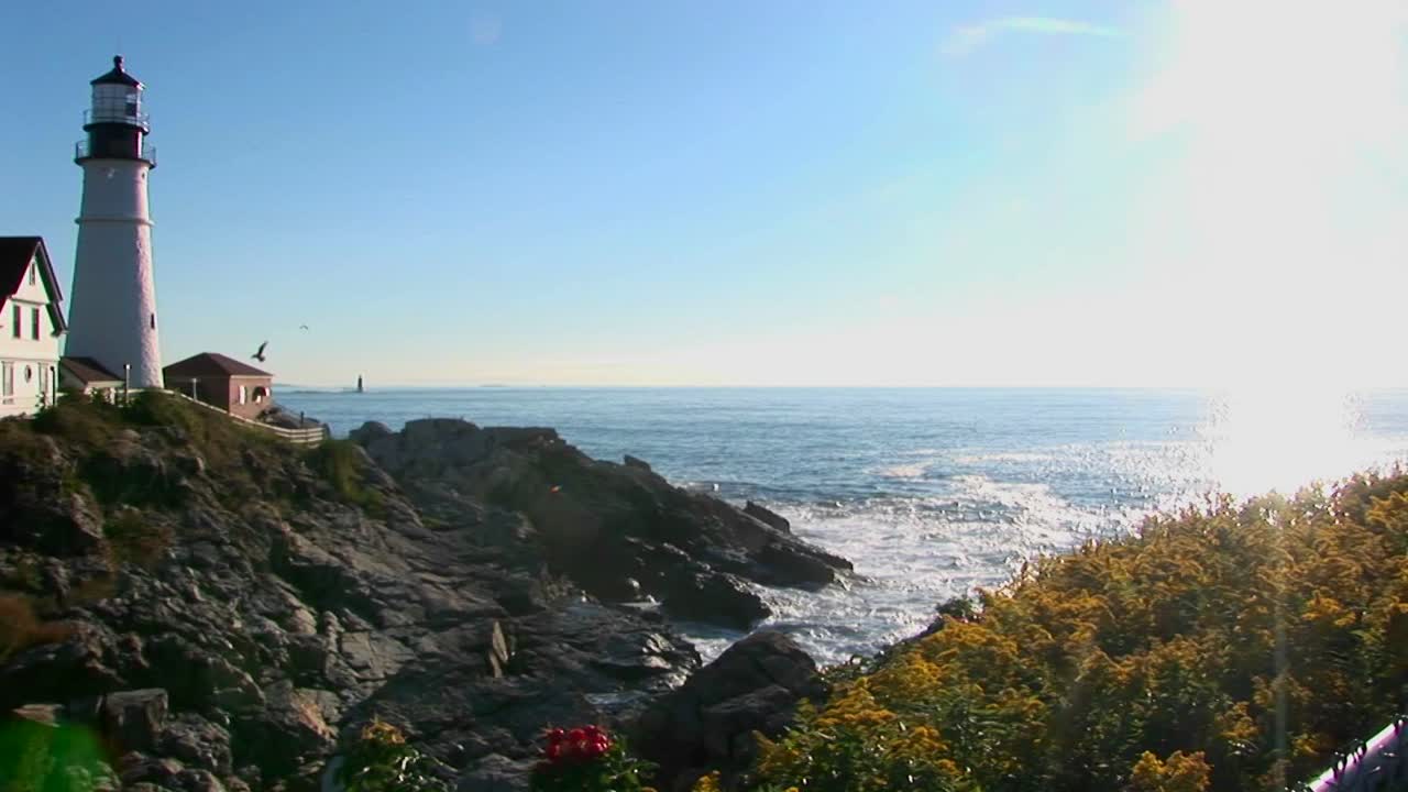 波特兰海德灯塔 (portland head lighthouse) 是位于缅因州新英格兰州的灯塔