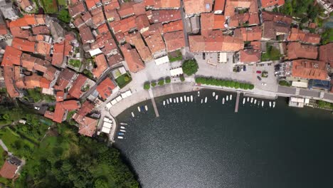 Vuelo-Con-Drones-Sobre-La-Ciudad-De-Mergozzo-En-El-Lago-Mergozzo-En-El-Norte-De-Italia