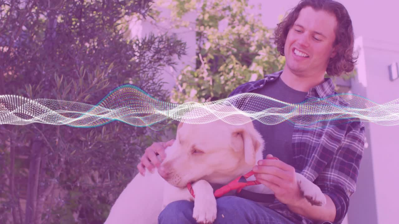 Homem acariciando cachorro na varanda, ajustando a coleira vermelha devido ao cachorro mordiscando, com sobreposição de forma de onda de cuidados com animais de estimação