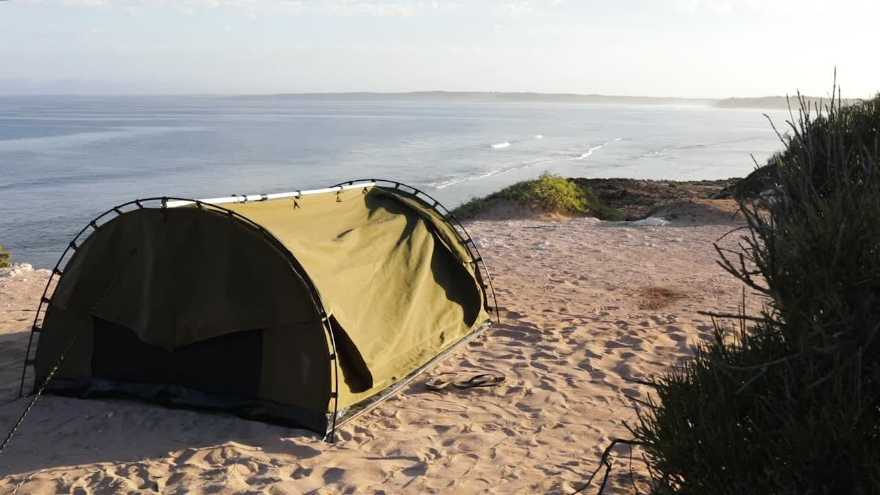 двойной лагерь на скале