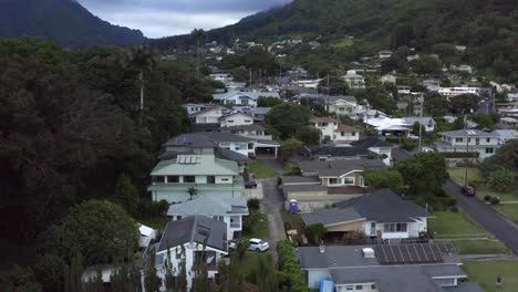 nuuanu valley oahu hawaii homes nestled in dense trees and valley