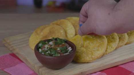 Sopaipillas-Und-Pebre-Nationalfeiertage-Chilenische-Küchenflagge