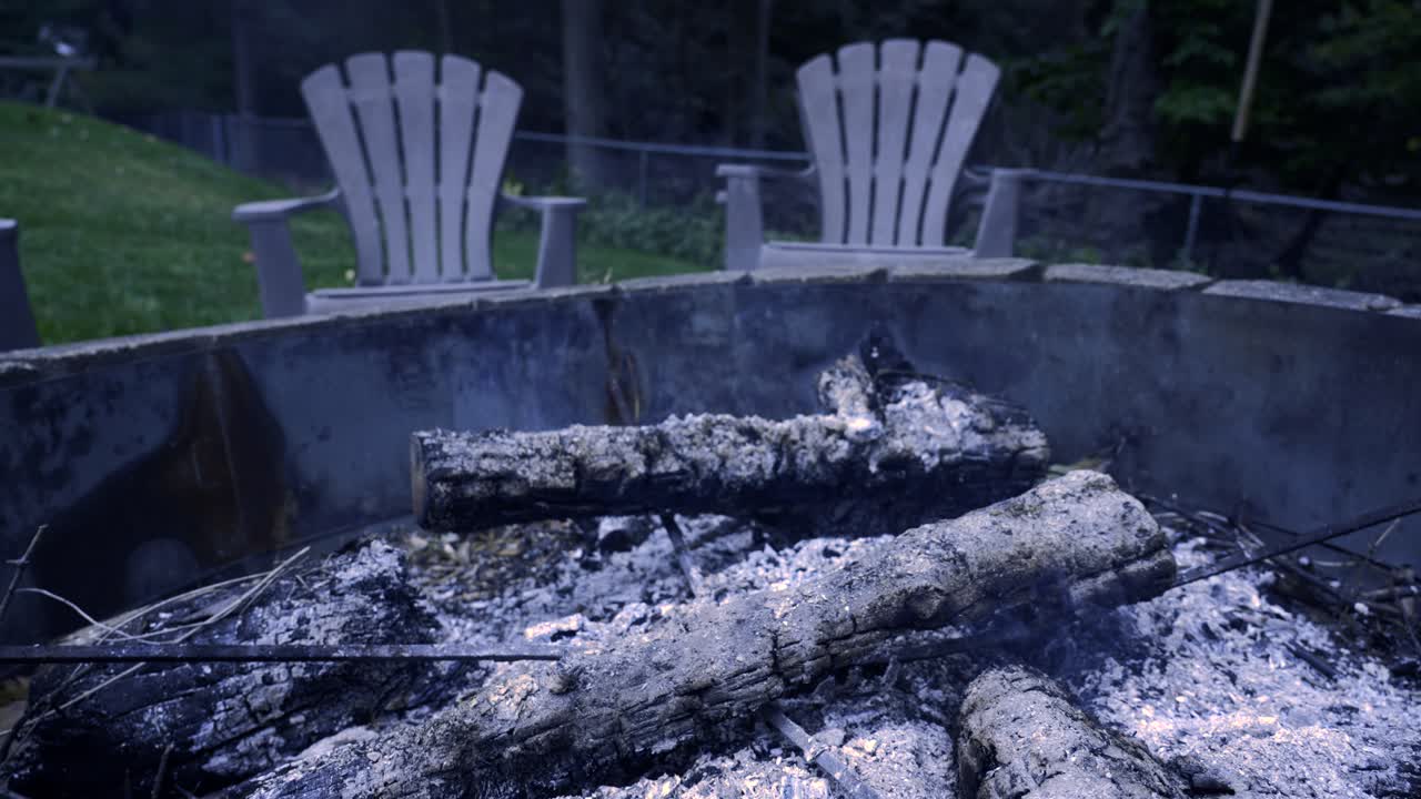 불타버린 후 불타는 저녁 캠프불