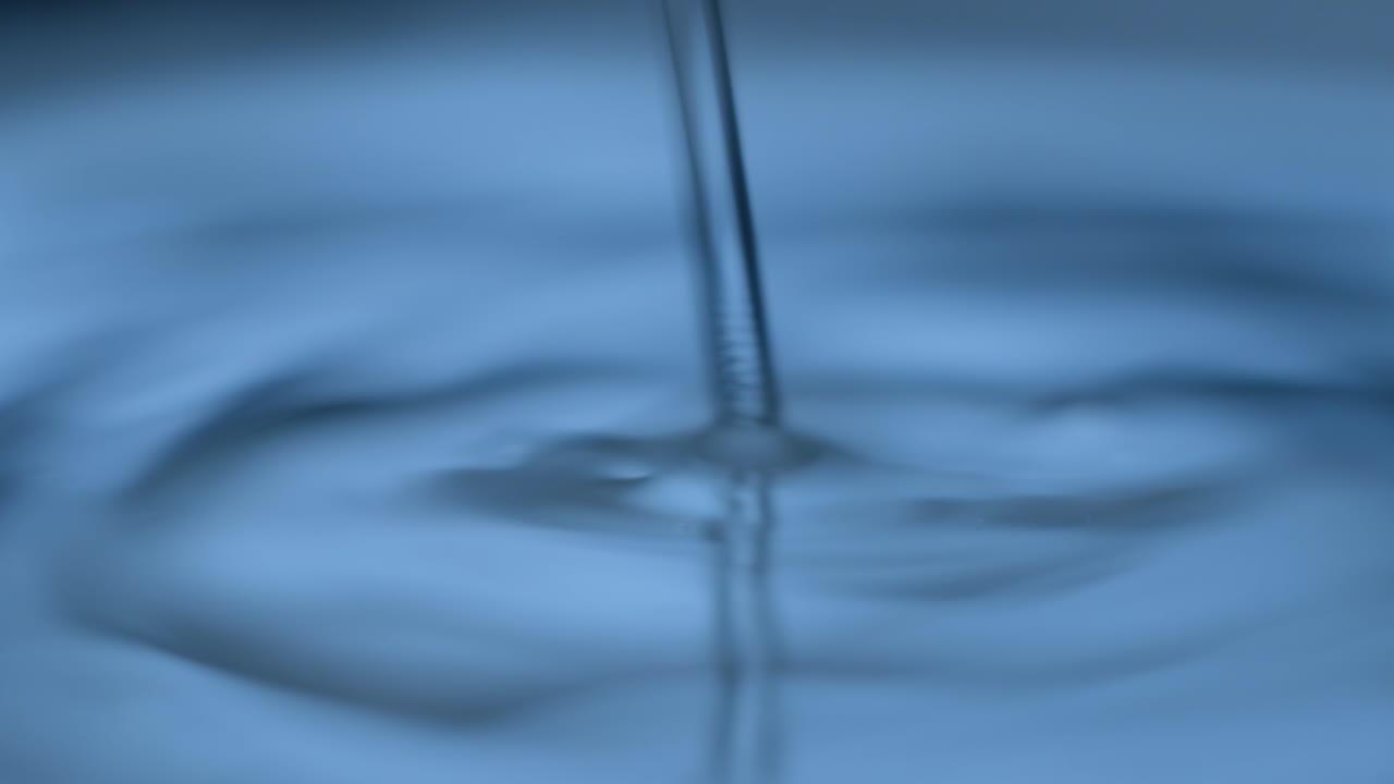 물과 주사기 느린 동작