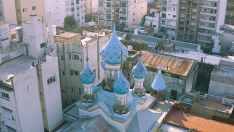 Aéreo---Catedral-Ortodoxa-Rusa,-San-Telmo,-Buenos-Aires,-Argentina,-Naciente