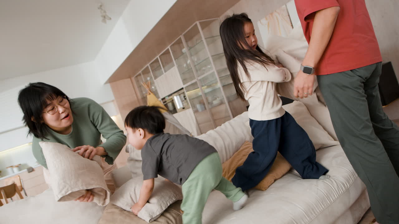 가족 베개 싸움