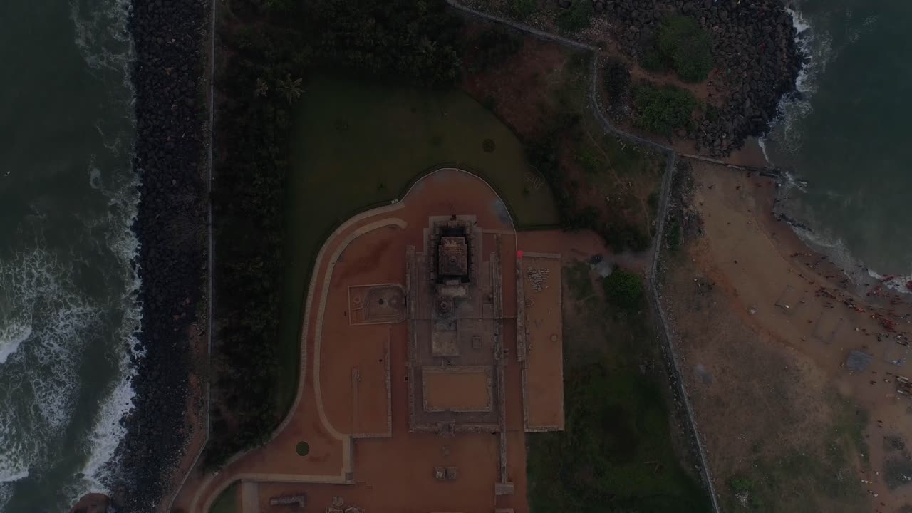vista aérea del templo de la costa de mamallapuram tomada con un dron phantom 4 pro 4 k