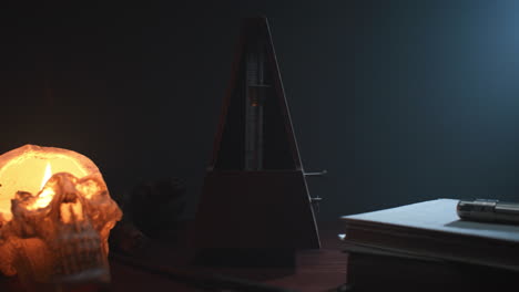 metronome set the rythm in the dark, old room