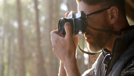 Man-taking-photo-with-vintage-camera-4k