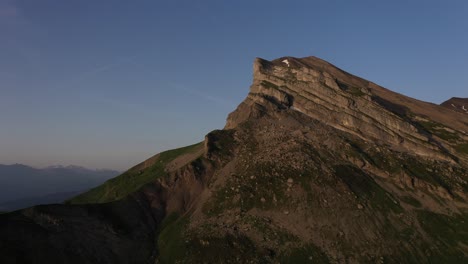 Impresionante-Acantilado-De-Montaña-En-La-Cordillera-De-Aravis,-Alpes-Franceses