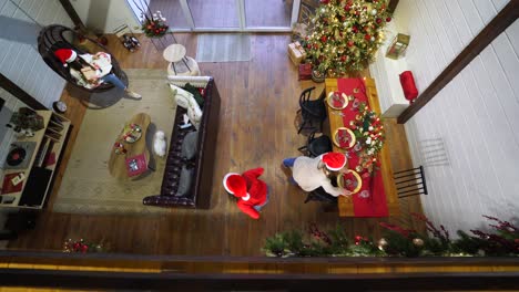 reunión familiar de navidad en casa