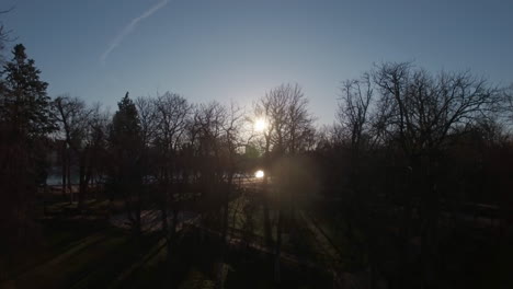 Vista-Aérea-Del-Parque-Del-Buen-Retiro-En-La-Soleada-Mañana-De-Invierno-Madrid-España