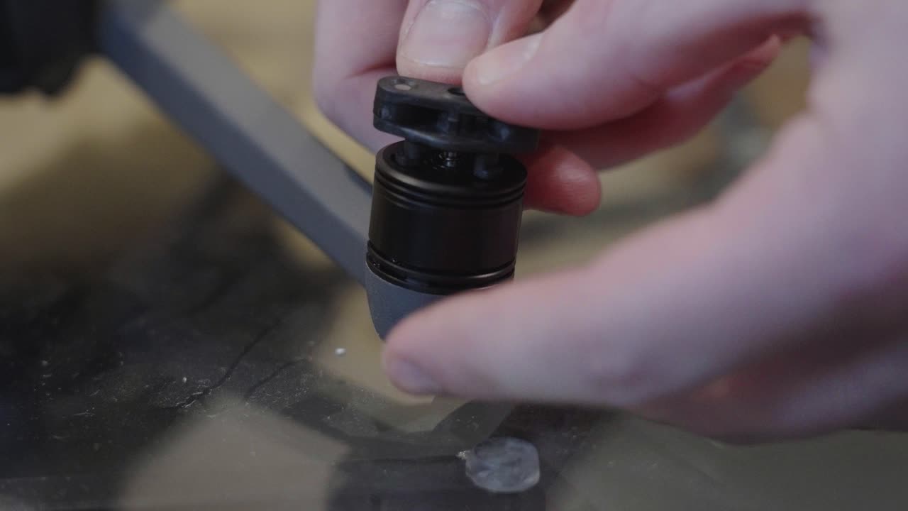 colocación de alas en el conjunto de motor y rotor