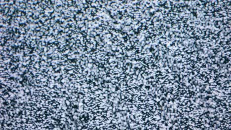 tv retro, televisión vintage en una configuración nostálgica, una tv retro muestra grano en la pantalla, dispositivo aterrador de la noche de halloween bueno para la llave de croma y la pantalla verde. imágenes de alta calidad 4k