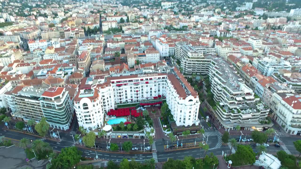 해질녘 칸의 조감도