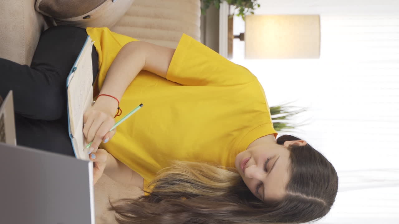 시간 문제가 있는 여학생의 수직 비디오는 까다롭습니다.