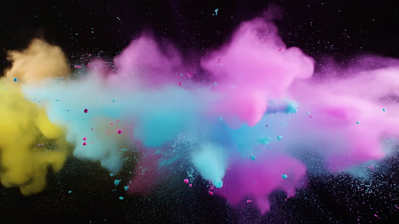 Explosión de polvo de colores vivos sobre fondo negro, director creativo orquestando estallido de pigmentos en forma de nube, en cámara lenta.