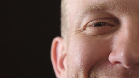 primer plano de la cara de un hombre
