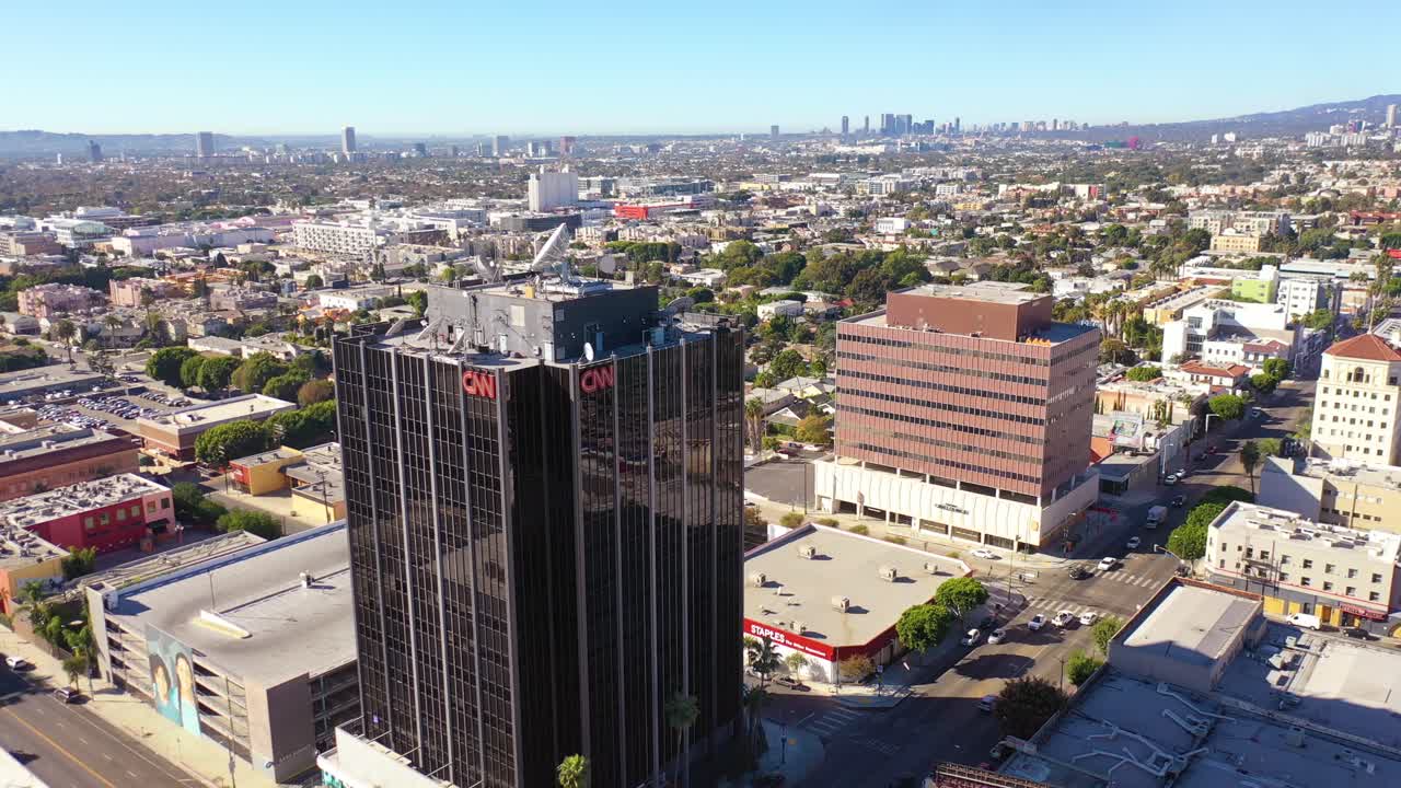 할리우드 로스앤젤레스 국 캘리포니아 1에 있는 cnn 케이블 뉴스 빌딩의 공중